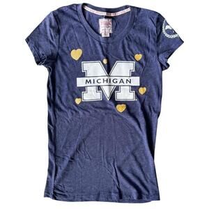 Y2K 2009 Victoria’s Secret Pink U of M Shirt size Medium Runs Small